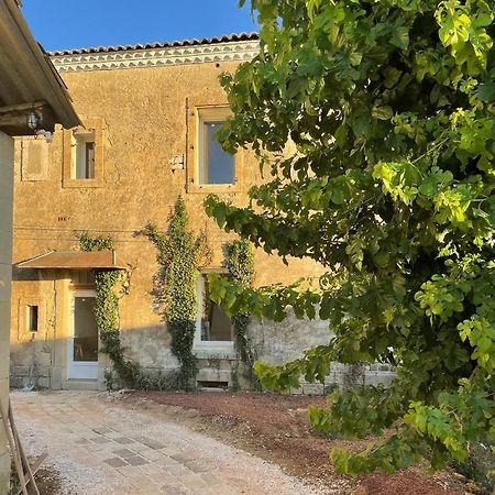 Mas De La Forge Noguier Bed & Breakfast Vergeze Bagian luar foto