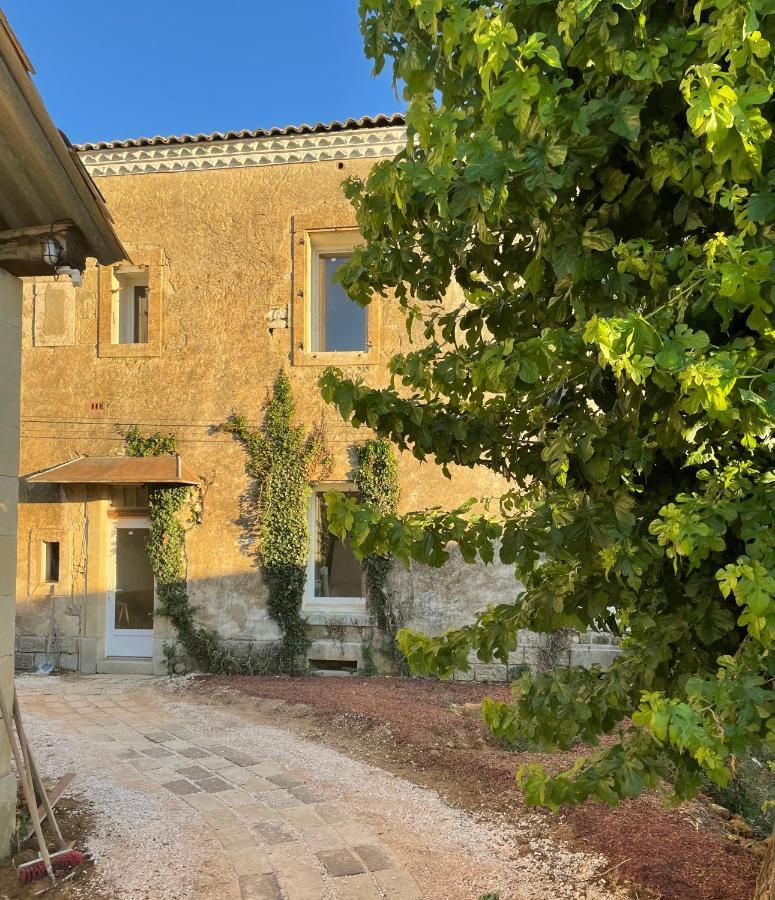 Mas De La Forge Noguier Bed & Breakfast Vergeze Bagian luar foto