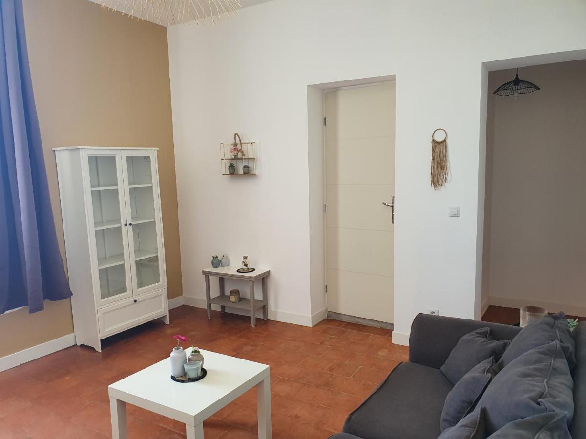 Mas De La Forge Noguier Bed & Breakfast Vergeze Bagian luar foto