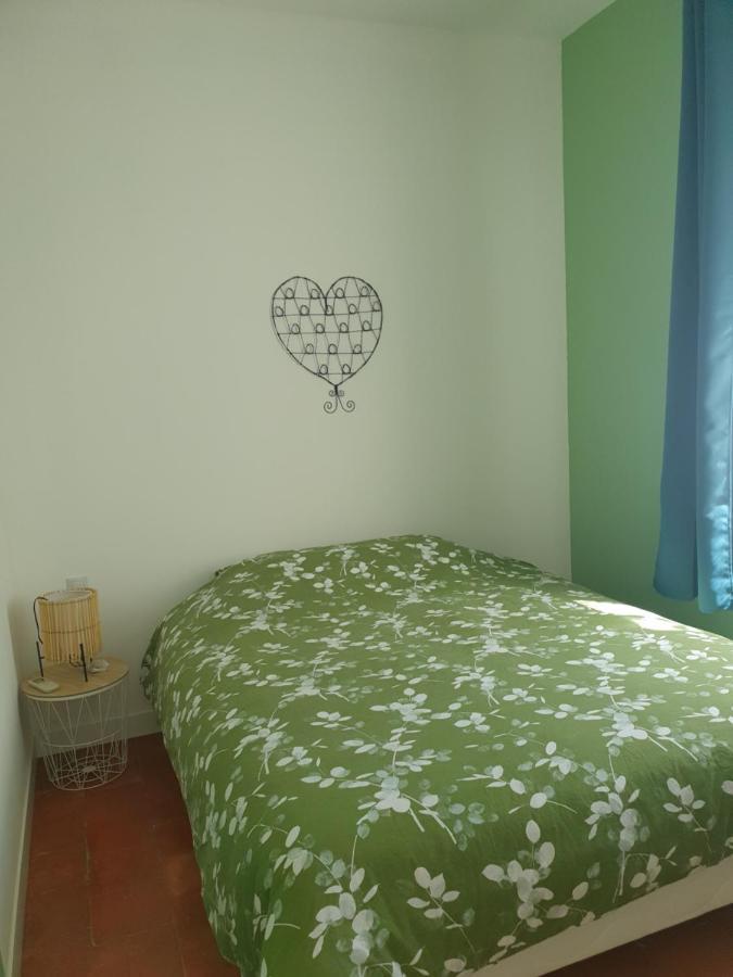 Mas De La Forge Noguier Bed & Breakfast Vergeze Bagian luar foto
