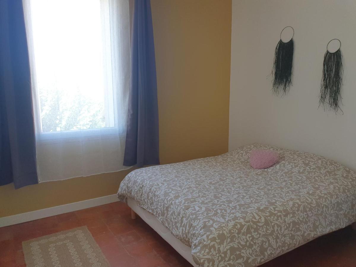 Mas De La Forge Noguier Bed & Breakfast Vergeze Bagian luar foto