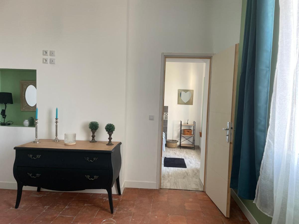 Mas De La Forge Noguier Bed & Breakfast Vergeze Bagian luar foto