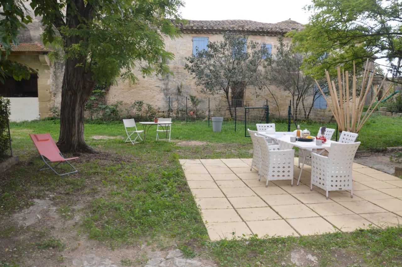 Mas De La Forge Noguier Bed & Breakfast Vergeze Bagian luar foto