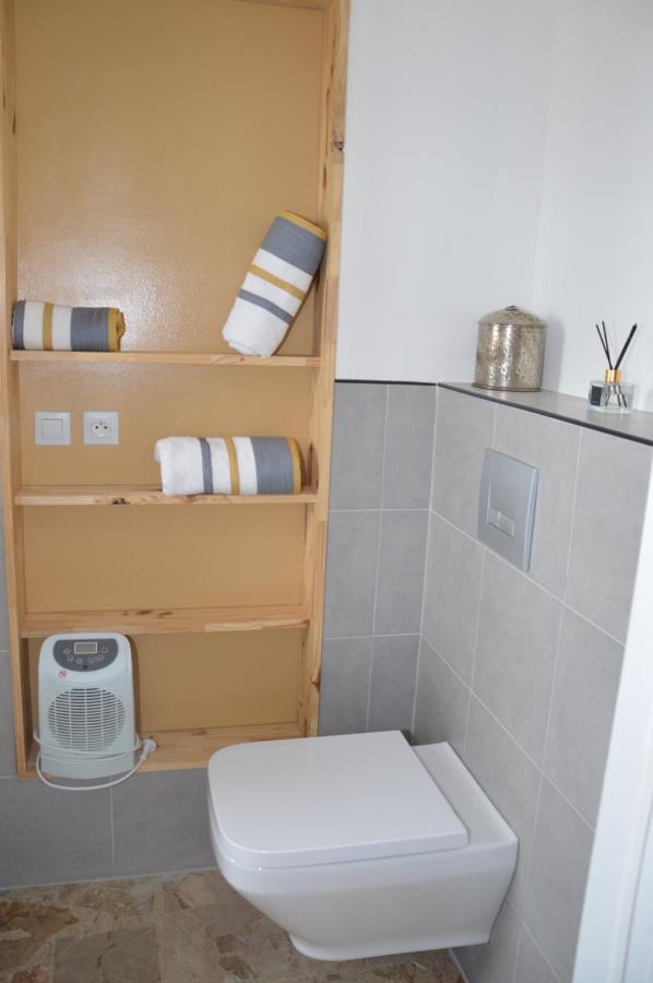 Mas De La Forge Noguier Bed & Breakfast Vergeze Bagian luar foto