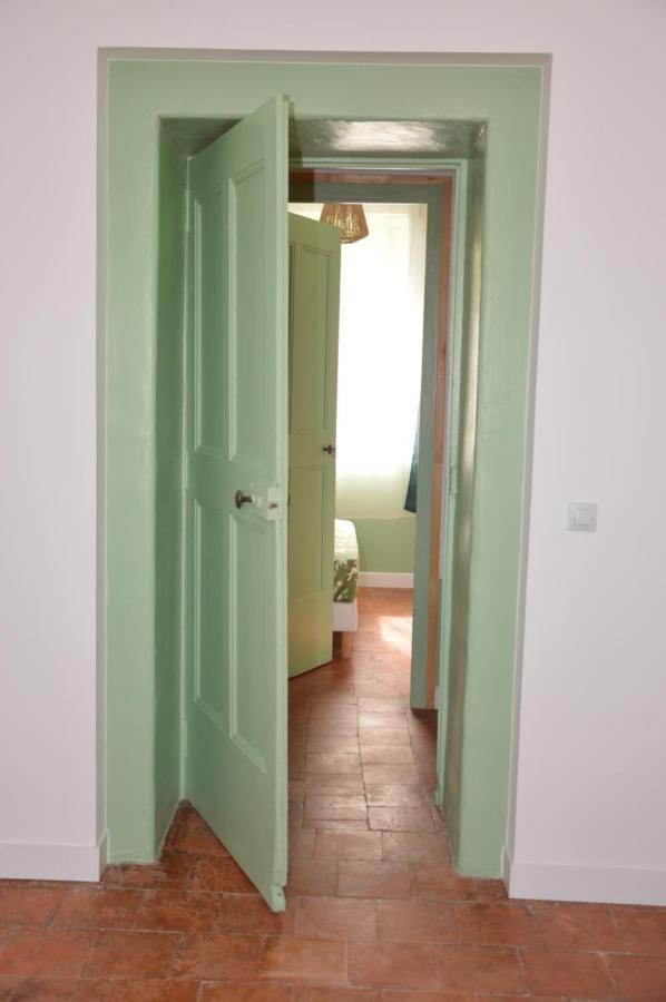 Mas De La Forge Noguier Bed & Breakfast Vergeze Bagian luar foto