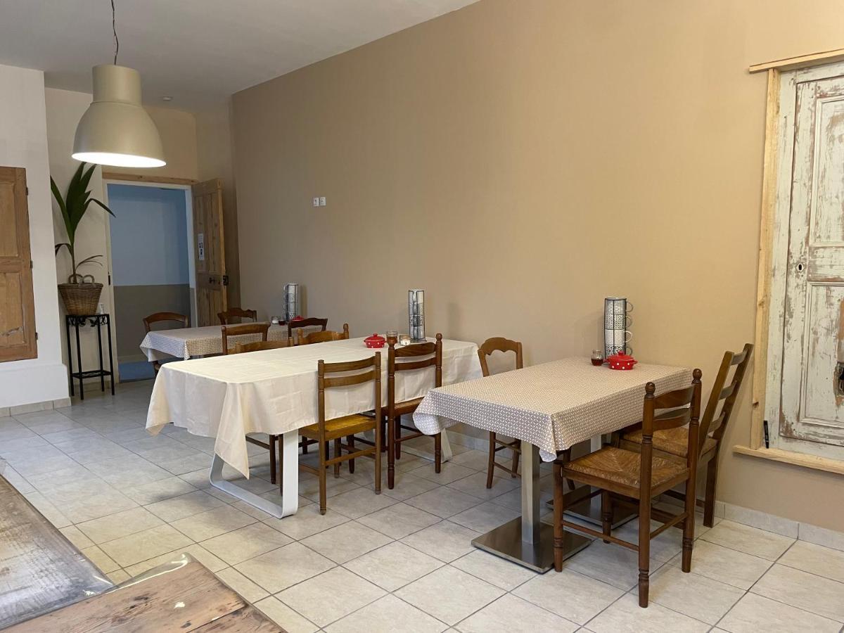 Mas De La Forge Noguier Bed & Breakfast Vergeze Bagian luar foto